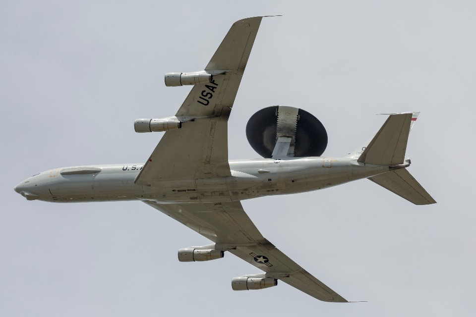 Quel Boeing E-3 Sentry da quasi mezzo miliardo di dollari colpito dall'Iran? «Merito dei russi»