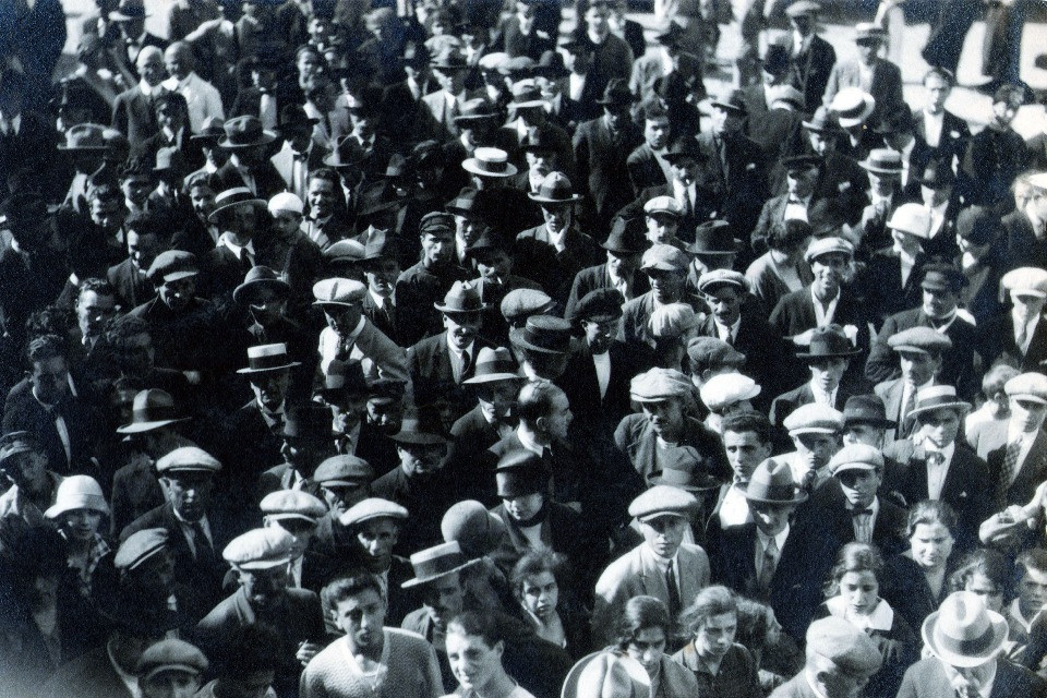 Mussolini educa il popolo sulla politica internazionale