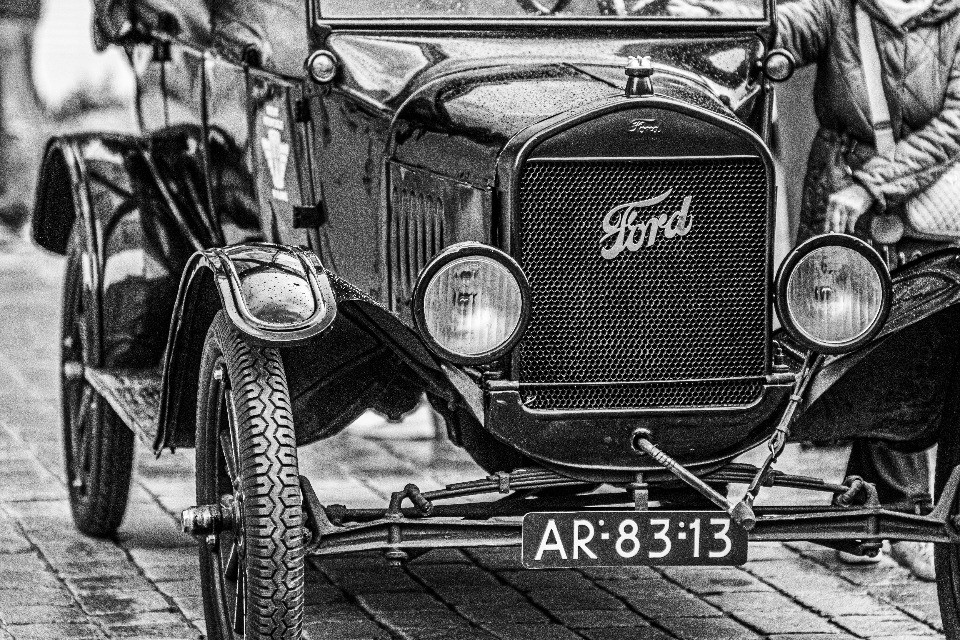 Profitti milionari per il costruttore d'automobili Ford