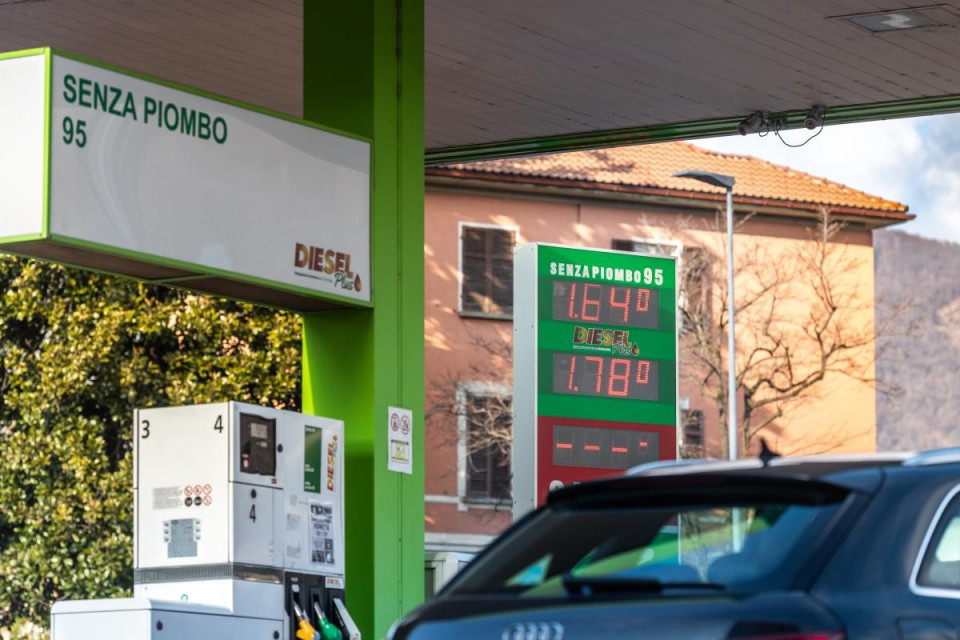 Benzina, il balzo del prezzo del carburante dopo un mese di guerra