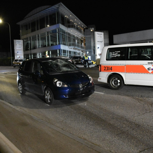 Agente per la gestione del traffico investito a Cadenazzo, è grave