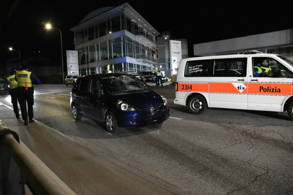 Investito a Cadenazzo un agente per la gestione del traffico, 62.enne in pericolo di morte