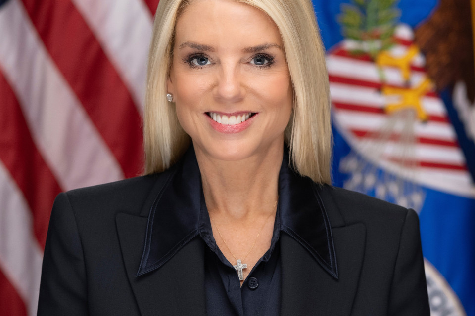 Trump silura la procuratrice generale Pam Bondi