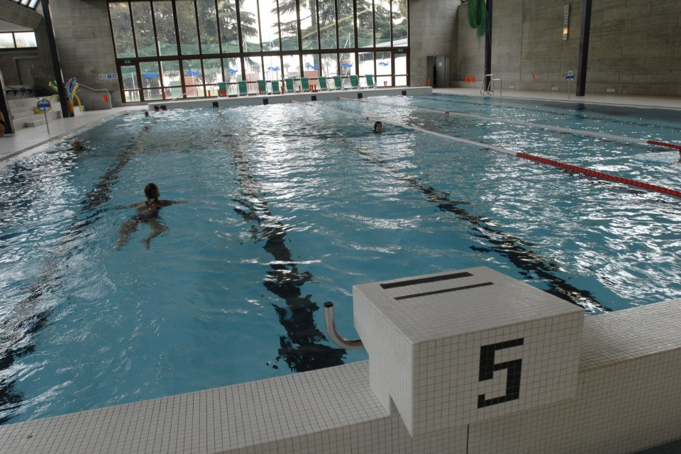 Risanamento in vista per la piscina coperta