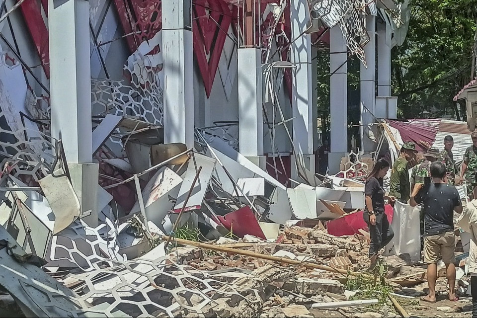 Terremoto in Indonesia: «Uno dei più forti degli ultimi anni»