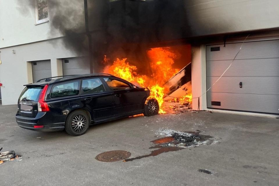 Incendio in un garage a Uzwil, danni ingenti