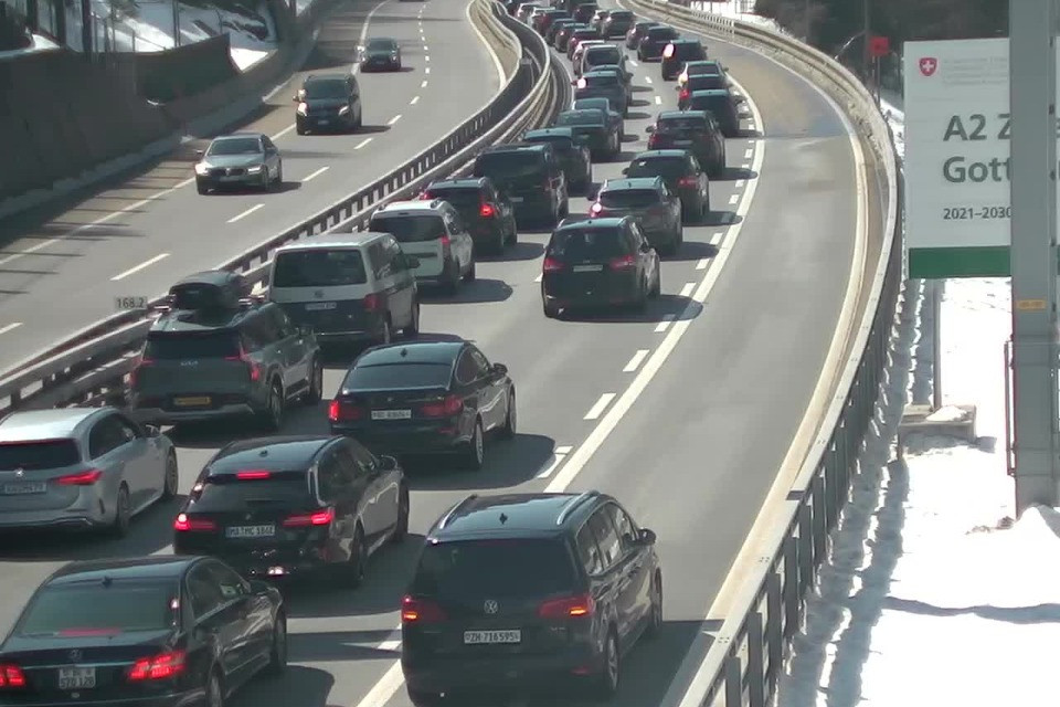 Code di 20 km al portale nord del San Gottardo: «Il traffico, ogni anno, ci riserva sorprese»