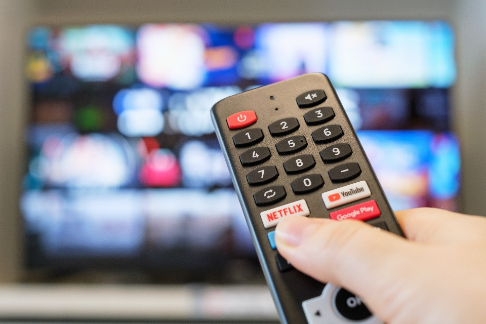 Milioni di abbonati in Italia gioiscono: Netflix deve abbassare i prezzi