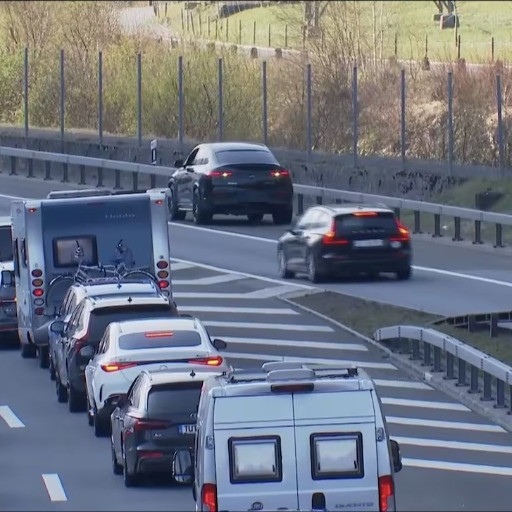 Fa retromarcia sulla A2 per evitare il traffico verso il Ticino