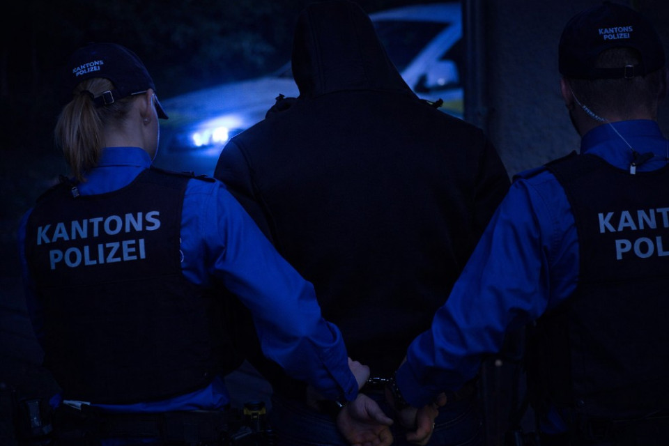 Furto in un'autoconcessionaria, arrestato 18.enne francese