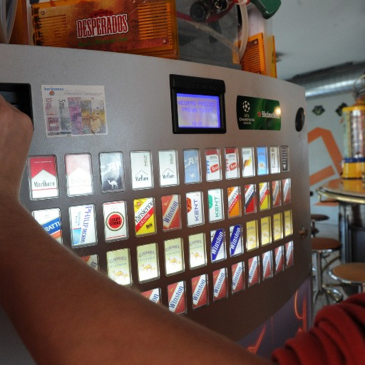 Sigarette per finanziare l’AVS: e se un pacchetto costasse più di 12 franchi?