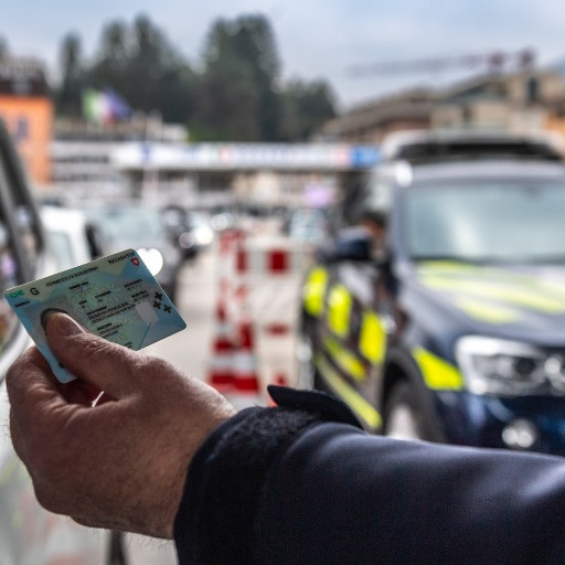 La Lombardia «non può sottrarsi» all’applicazione della tassa sulla salute dei frontalieri