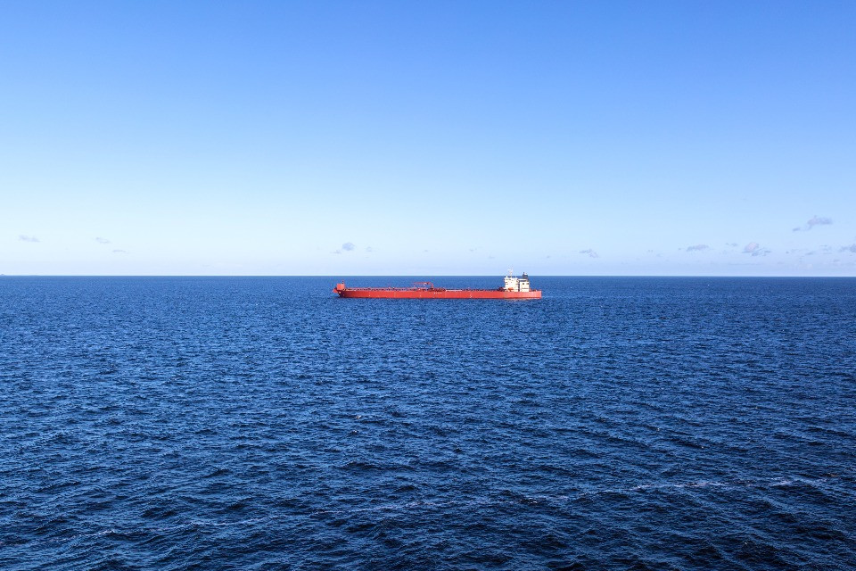 Iran: «Bloccato il transito a Hormuz dopo i raid  israeliani in Libano»