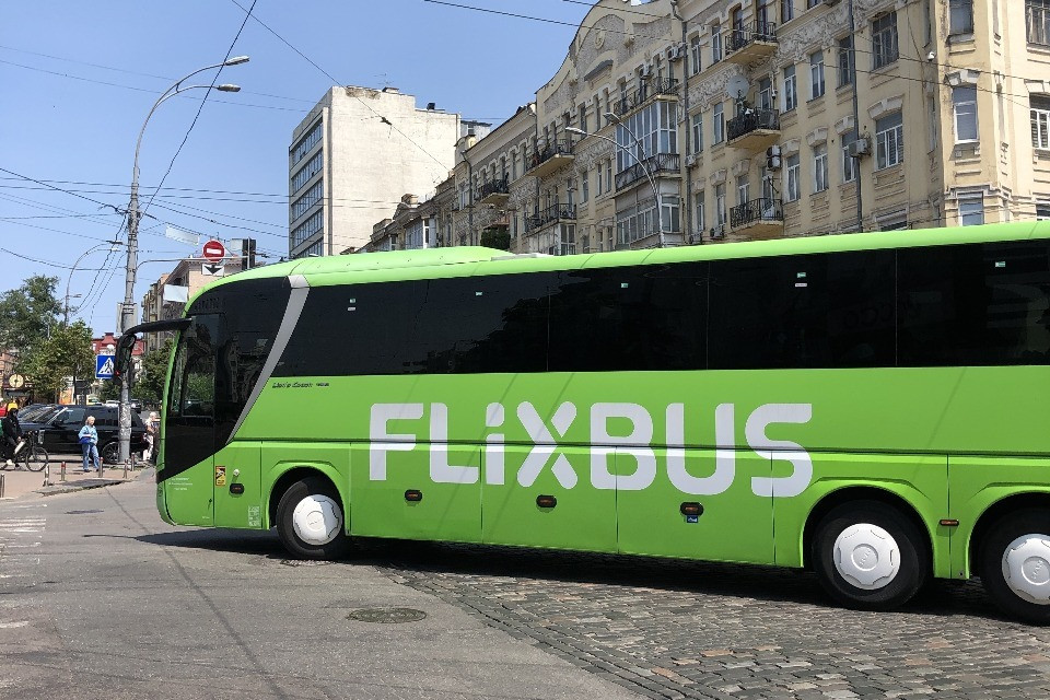Flixbus pieni verso Kiev a Pasqua, scoppia la polemica sullo statuto S