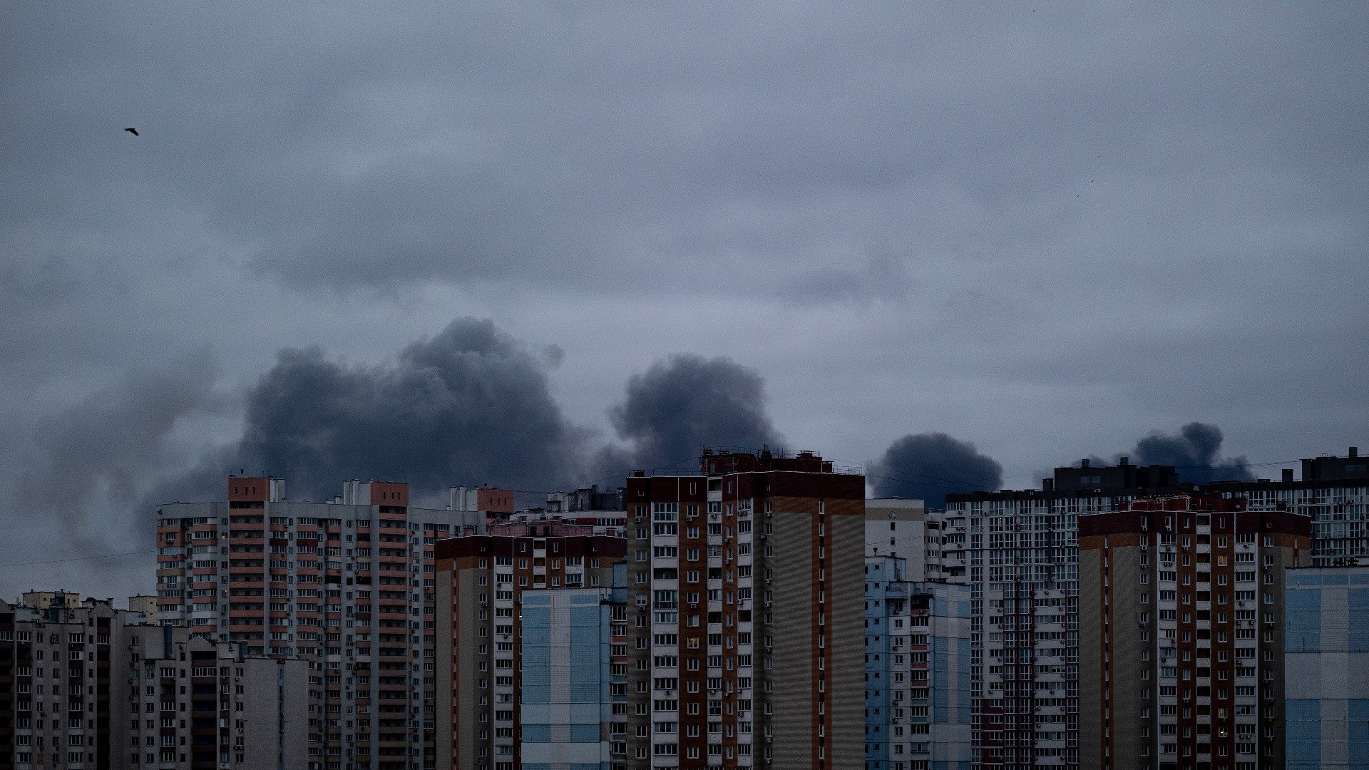 Nuovi raid nella notte: colpite infrastrutture in Russia e Ucraina