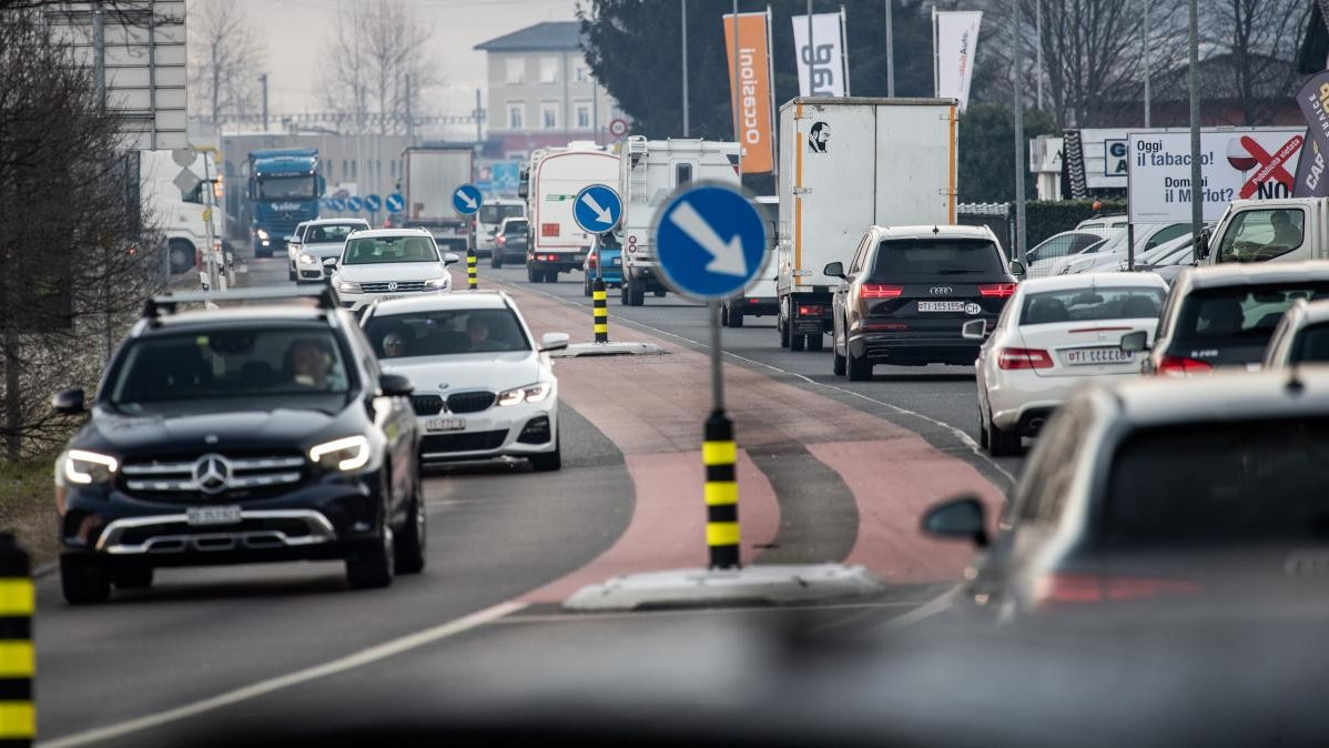Scontro tra auto e moto a Cadenazzo