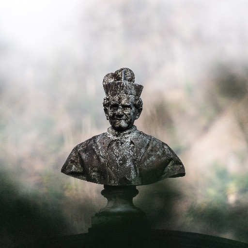 Abusi, sulle tracce dell'ex docente: «Se ho ferito qualcuno, mi dispiace»