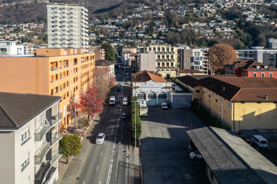 Lavori notturni a Viganello per la nuova pavimentazione stradale