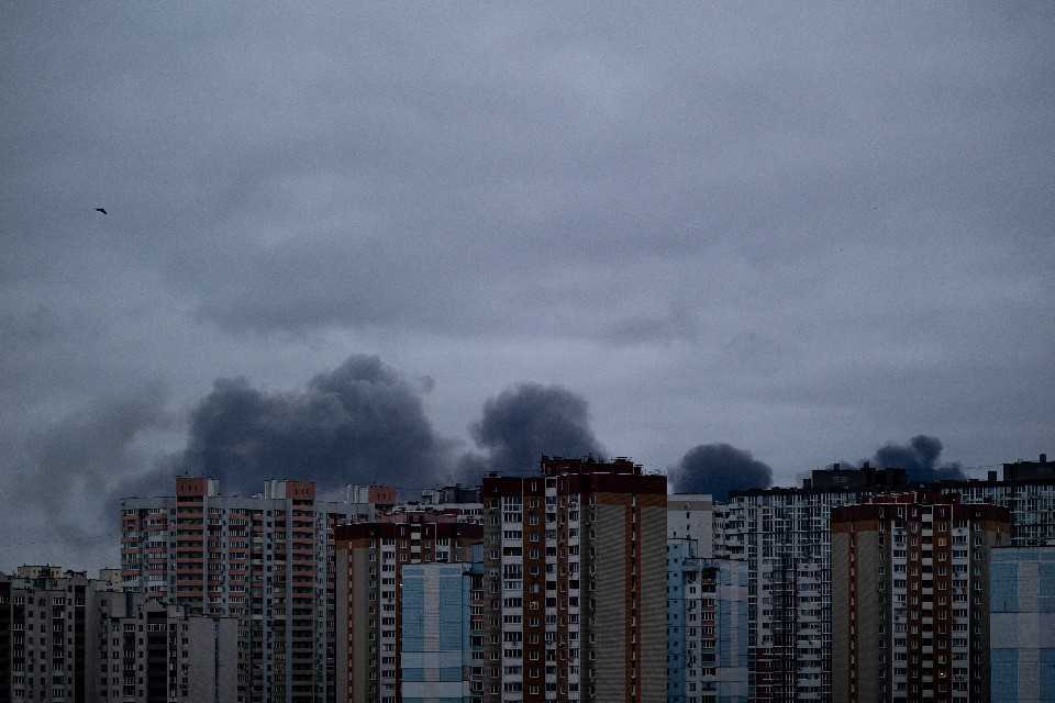 Nuovi raid nella notte: colpite infrastrutture in Russia e Ucraina