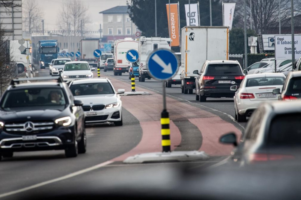 Scontro tra auto e moto a Cadenazzo