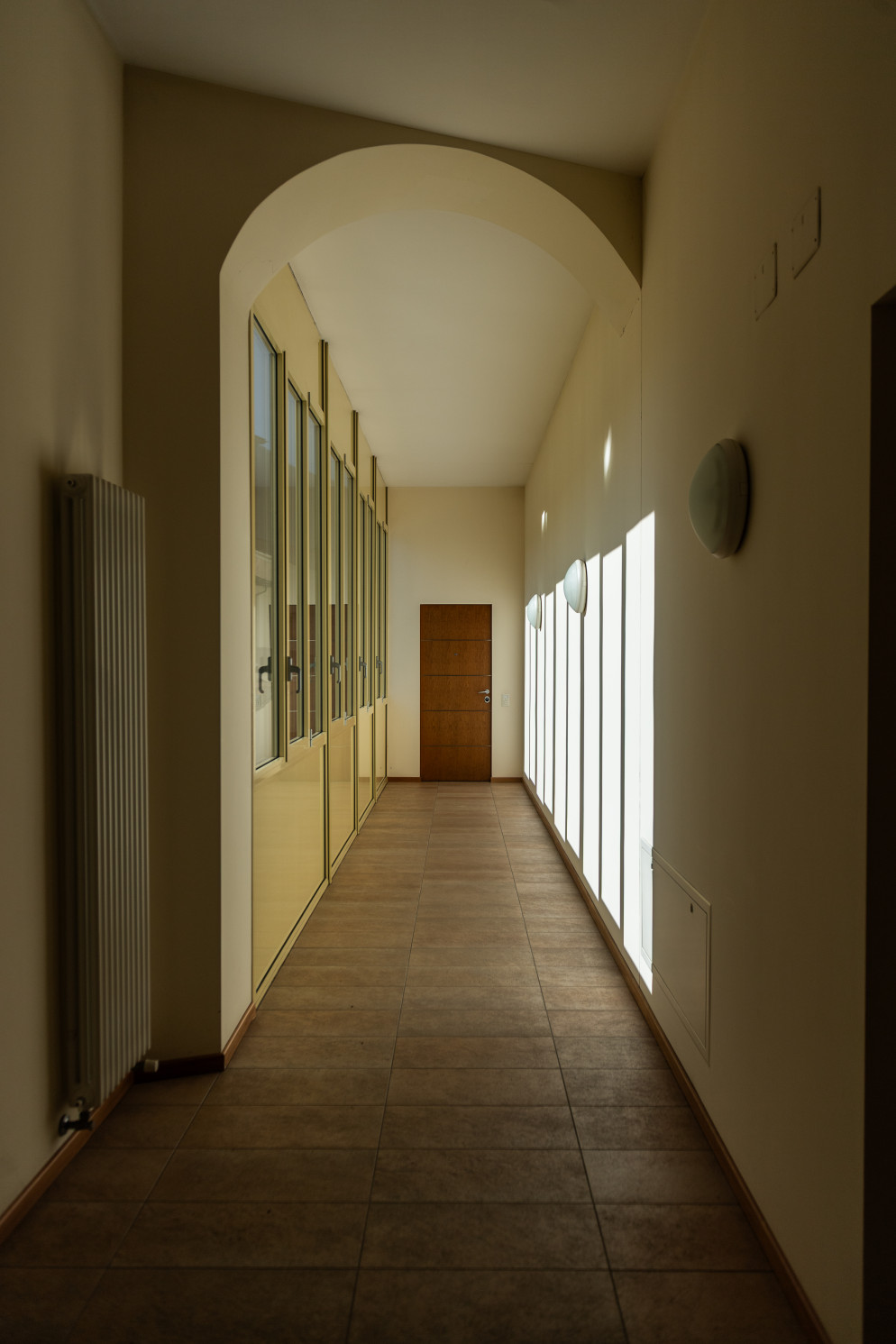 Un corridoio dell'ex collegio Don Bosco a Maroggia, oggi convertito in complesso residenziale (© CdT/Chiara Zocchetti)