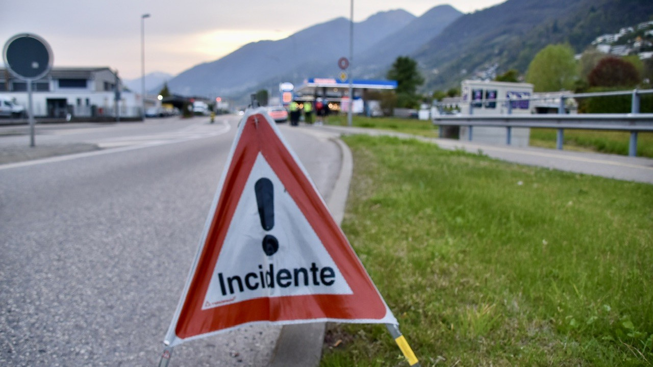 Perde l'equilibrio e cade, ferite leggere per un ciclista