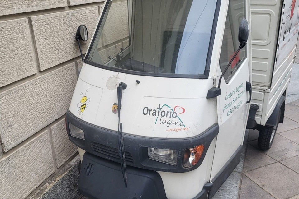 Vandalismi ripetuti all'ape di Un Cuore a Tre Ruote a Lugano: «Ora le ferite sono troppo profonde»