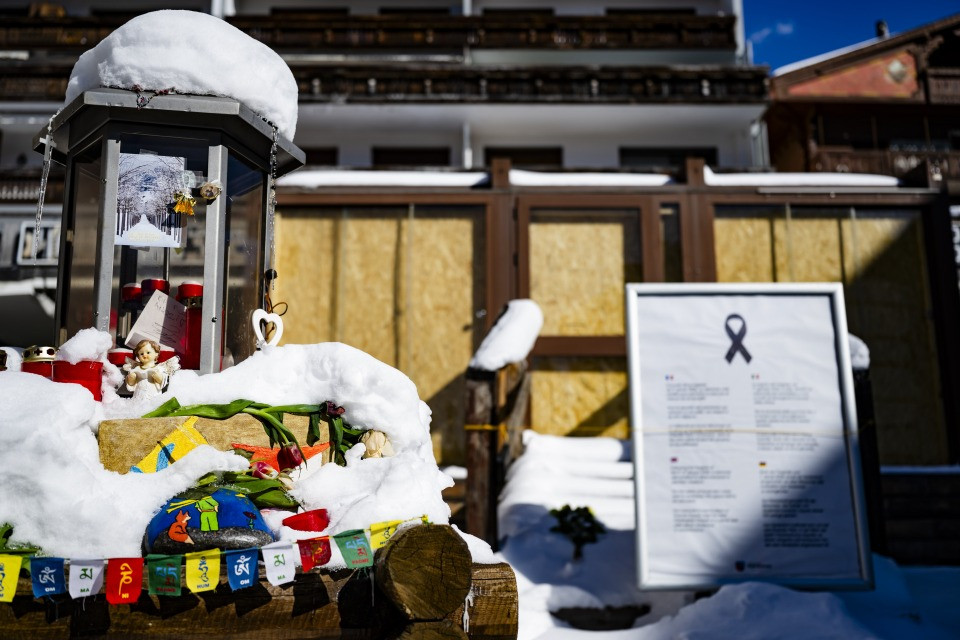 Crans-Montana, dimesso l'ultimo giovane dal Kinderspital di Zurigo: «Il processo di guarigione è ancora lungo»