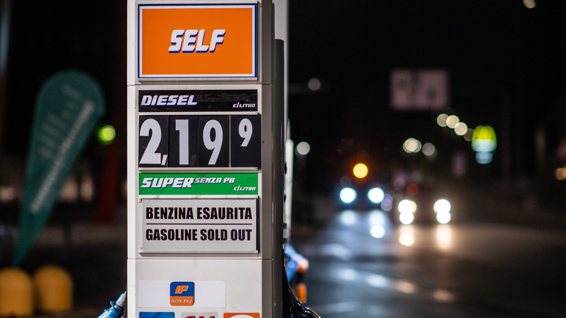 Le scorte di petrolio basteranno: «Non interveniamo sui prezzi»