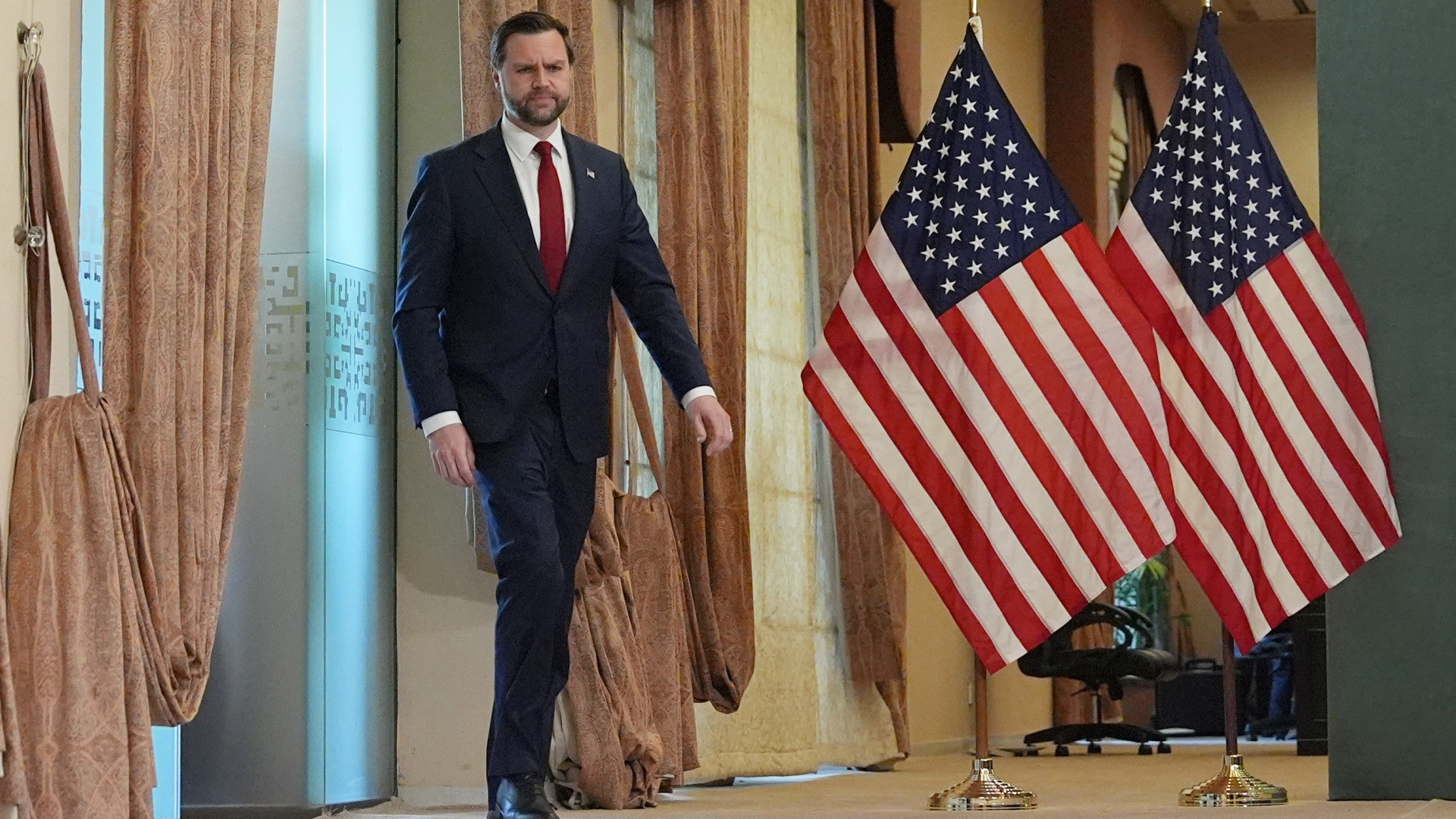 Negoziati USA-Iran al collasso dopo 21 ore, Teheran: «Richieste eccessive e illegali» e Vance lascia il Pakistan