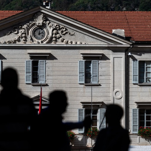 Le elezioni tra parole, attese e silenzi