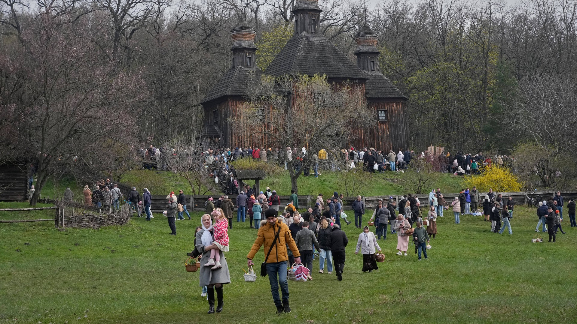 È finita la tregua di Pasqua, Mosca e Kiev denunciano violazioni