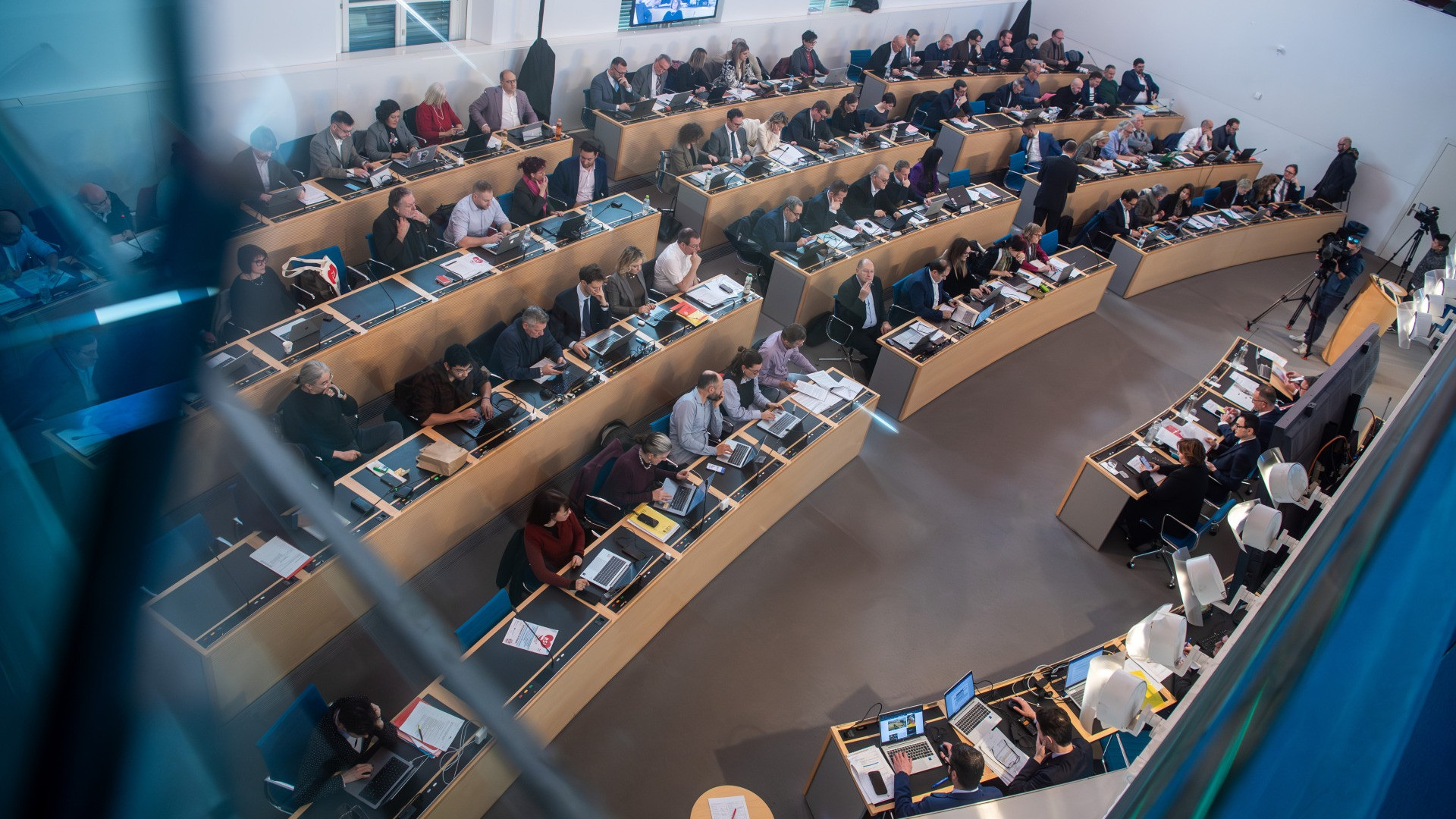 Sulle iniziative il bicchiere dei partiti rimane mezzo vuoto