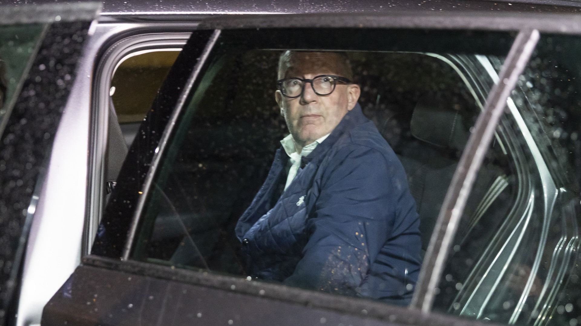 Il sindaco e l’ex addetto alla sicurezza di Crans-Montana sospettati di collusione