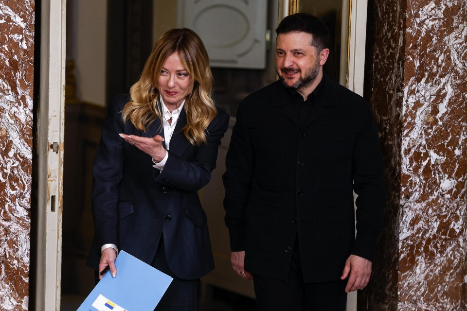 Meloni a Zelensky: «Siamo sempre al fianco di Kiev»