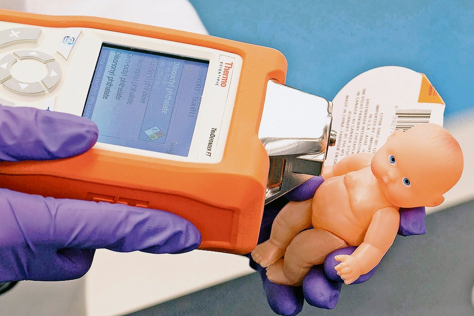 Una minaccia alla fertilità maschile? Attenzione agli ftalati negli oggetti di uso comune