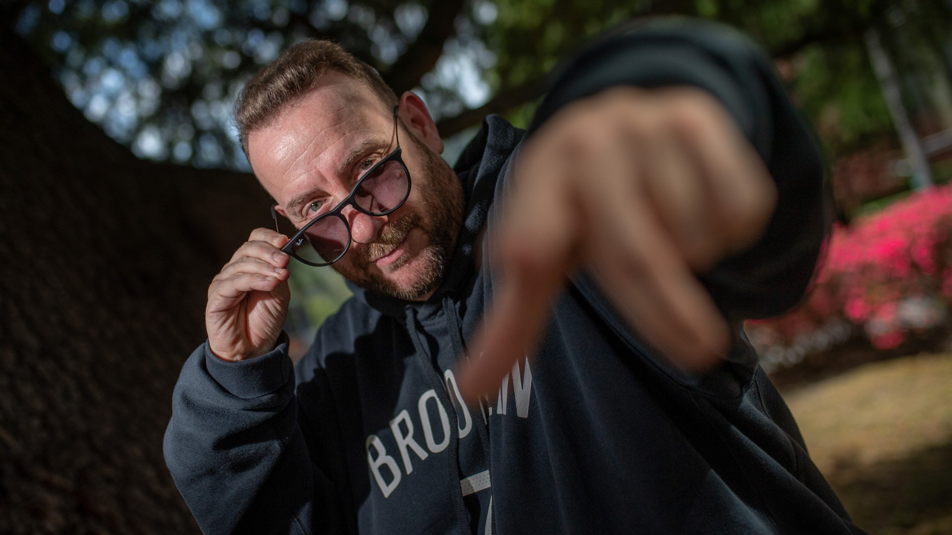 Maxi B è tornato e si scaglia contro le «stupide dive» della scena rap