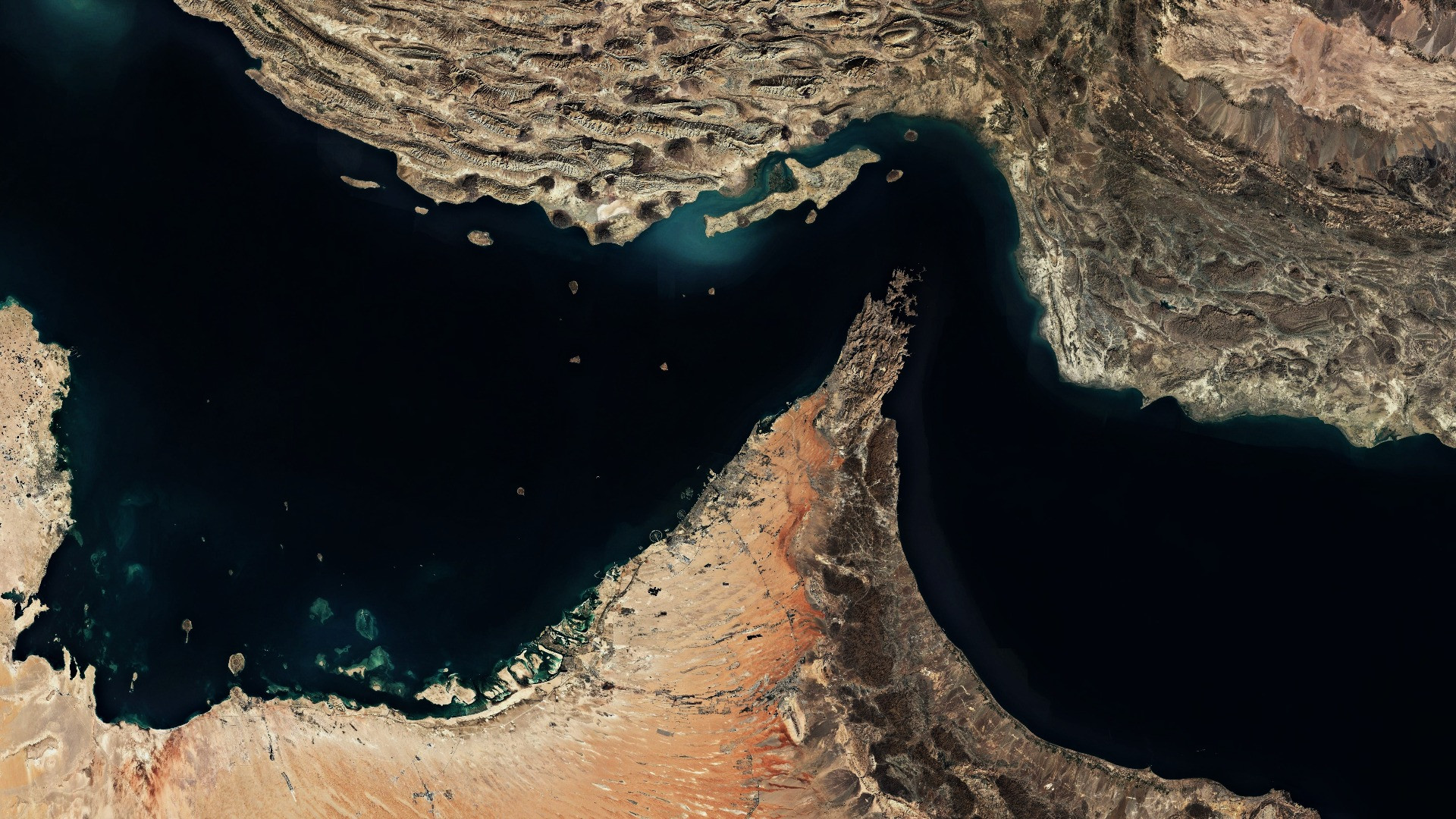 L'Iran chiude nuovamente lo stretto di Hormuz a causa del blocco USA