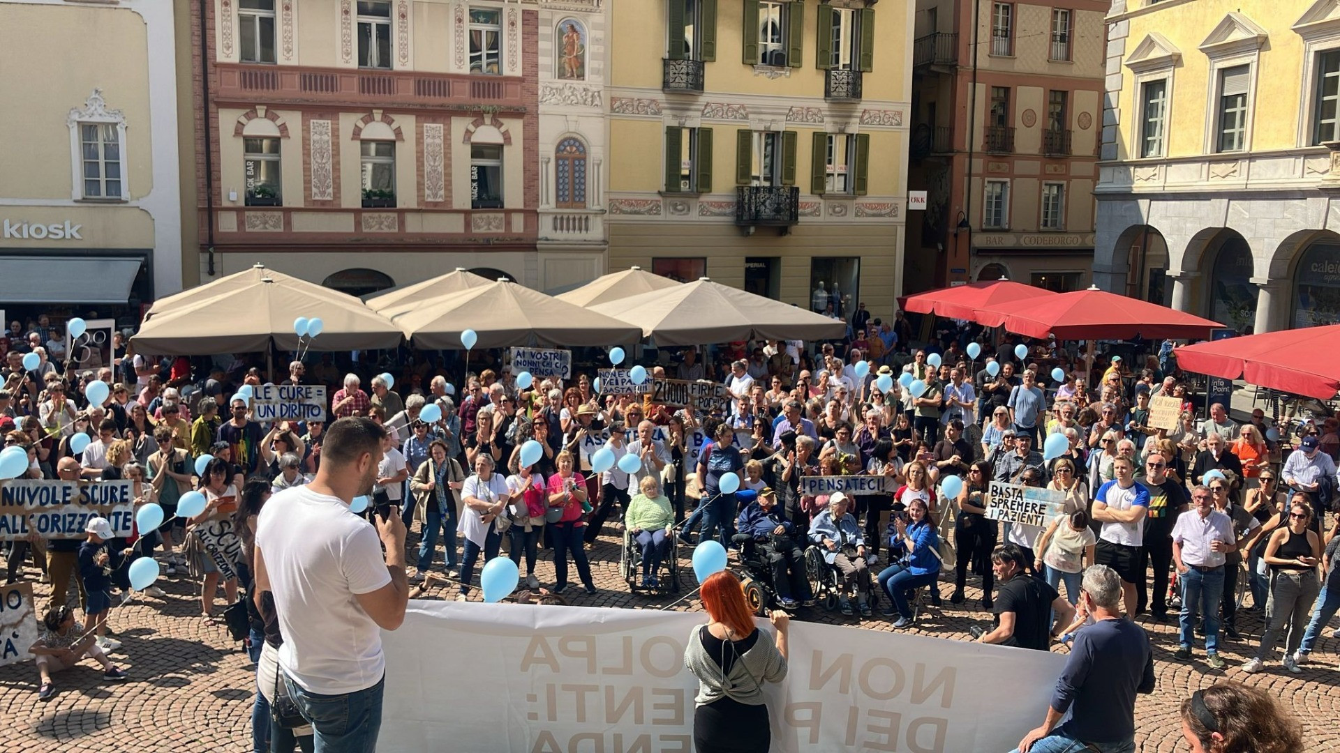 Cure a domicilio, 300 in piazza a Bellinzona contro i nuovi costi