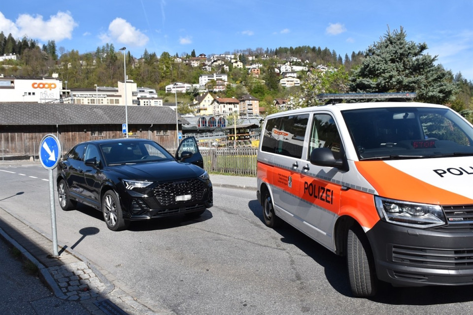 Caccia all'Audi rubata, al volante asilante minorenne