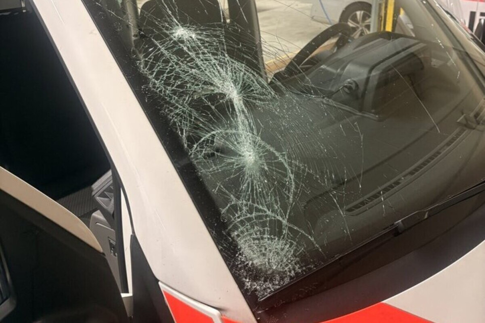 Party illegale, polizia zurighese attaccata con bottiglie e pietre