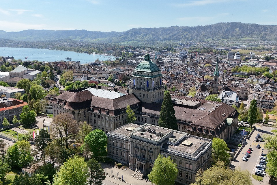 Zurigo, il rettore dell'Università contrario ad un aumento delle tasse di iscrizione