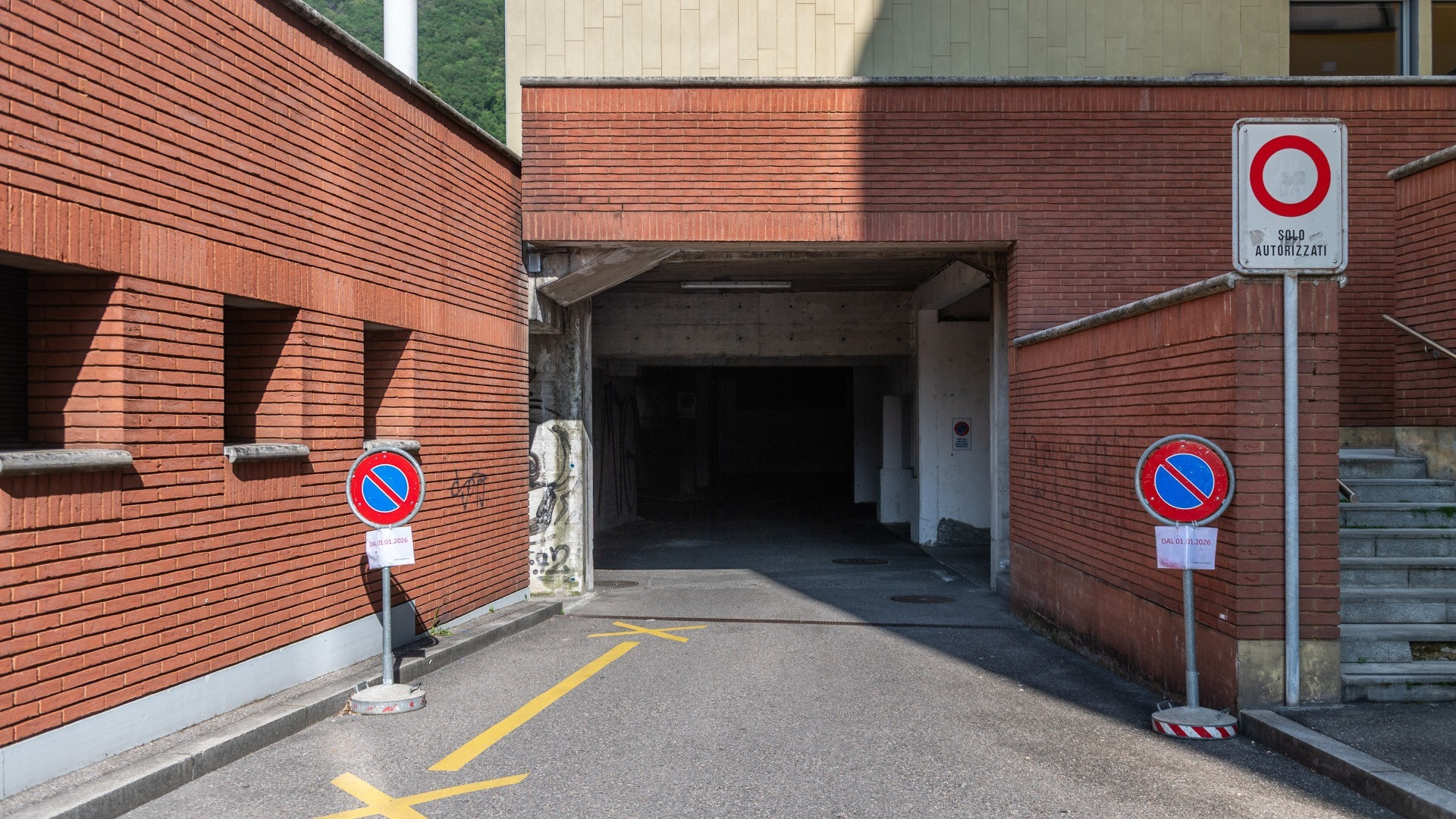 Rimessa auto fuori servizio per questioni di sicurezza