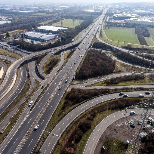 In Germania il tabù dei limiti di velocità in autostrada vacilla a causa del caro-carburante