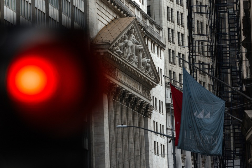 Scommesse da 760 milioni sul petrolio all’ombra di Gekko: la geopolitica di Trump è un insider trading globale?