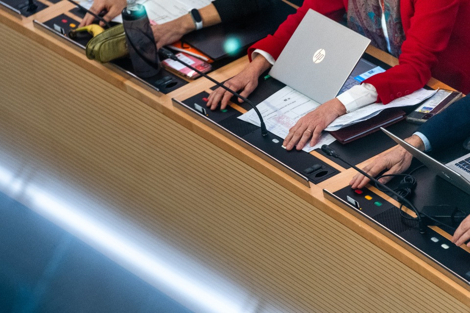 Sì al compromesso sul salario minimo