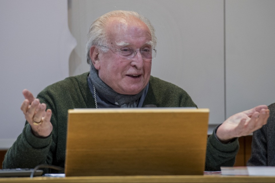 Il vescovo emerito di Lugano: «Stiamo vivendo un cambiamento d’epoca. La resistenza identitaria non ci aiuterà»