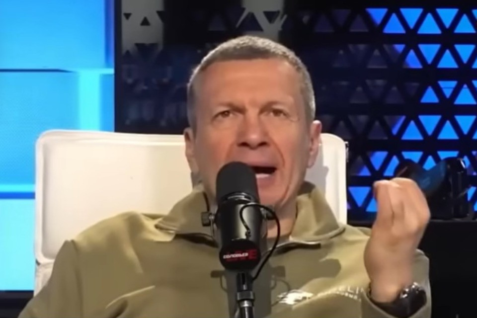 «Idiota, puttaMeloni»: l'attacco del «megafono» di Putin alla premier, ed è scontro tra Russia e Italia