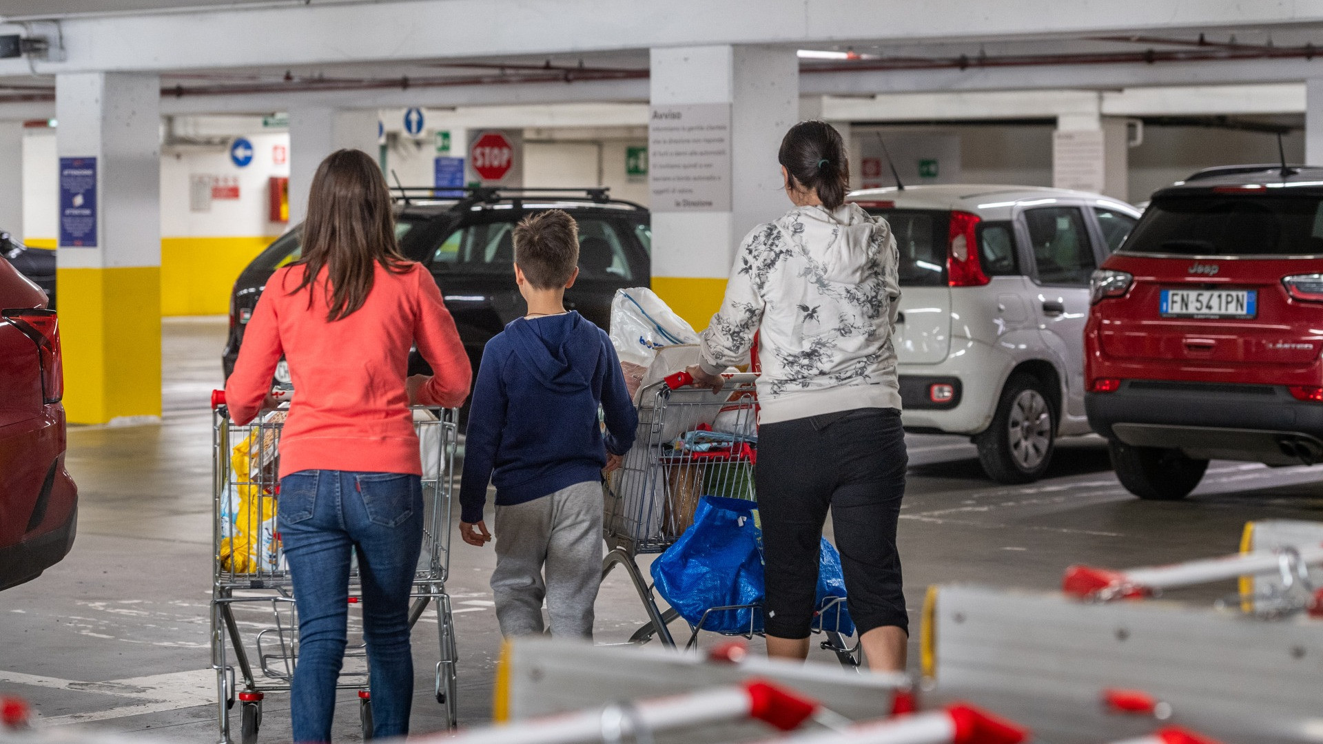 Vola la spesa «tax free» in Italia, e i negozianti ticinesi arrancano