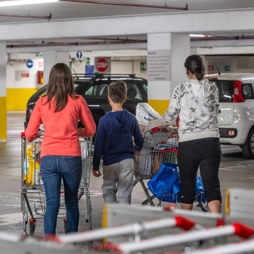 Vola la spesa «tax free» in Italia, e i negozianti ticinesi arrancano